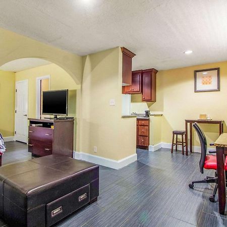 Rodeway Inn & Suites Houston Near Medical Center Zewnętrze zdjęcie