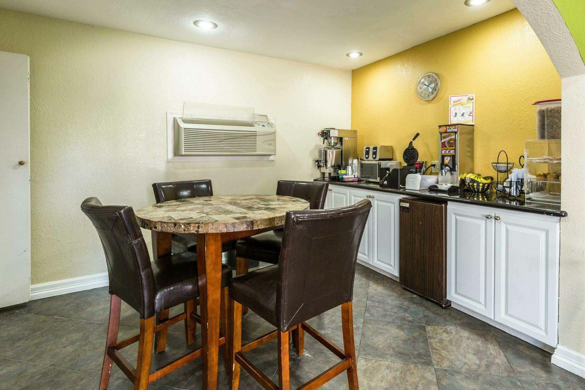Rodeway Inn & Suites Houston Near Medical Center Zewnętrze zdjęcie