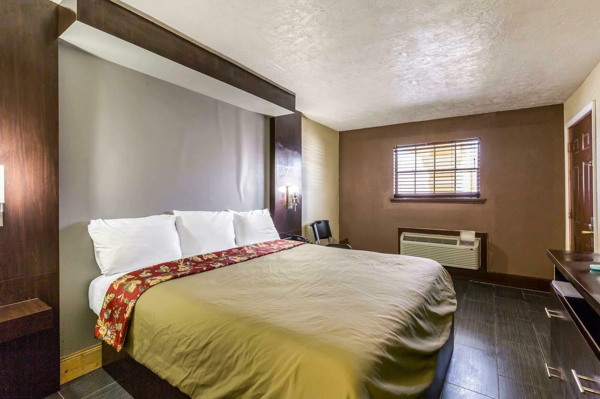 Rodeway Inn & Suites Houston Near Medical Center Zewnętrze zdjęcie