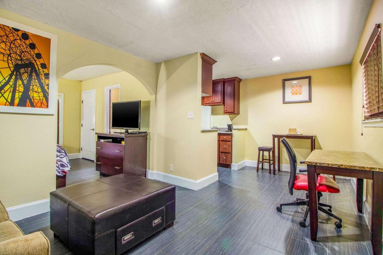 Rodeway Inn & Suites Houston Near Medical Center Zewnętrze zdjęcie